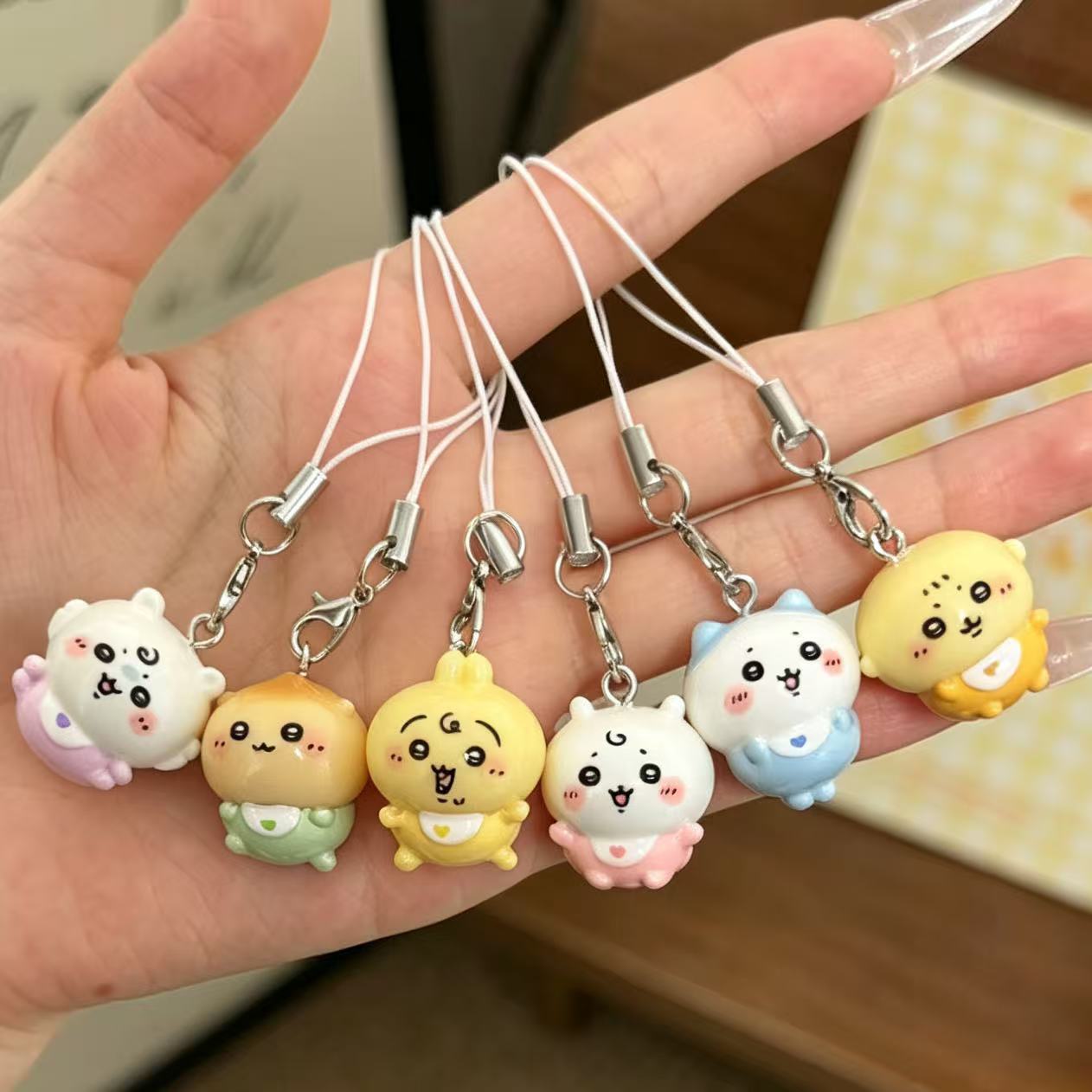 Baby Clothing Girls - かわいい小さな樹脂製ペンダント、キュートなベビー服のうさぎハチワレ風スマホストラップ、ミニキーホルダー、小さなバッグチャーム、女子学生へのプレゼント